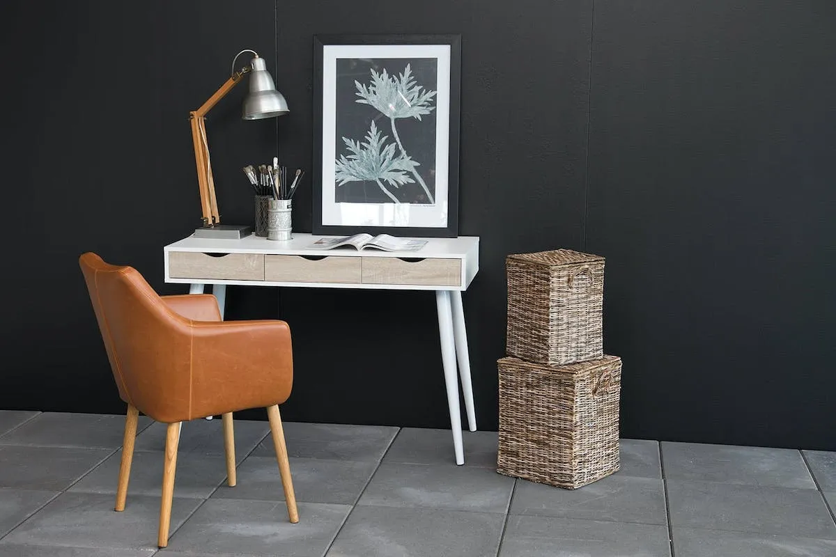 Bea Desk | Oak | Black Legs
